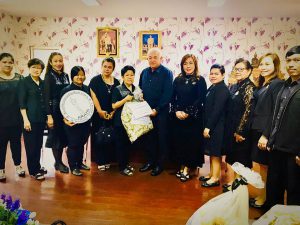 Read more about the article เป็นตัวแทนในการส่งมอบดอกไม้จันทน์ จำนวน 1689 ดอก ณ ที่ว่าการ อำเภอหาดใหญ่